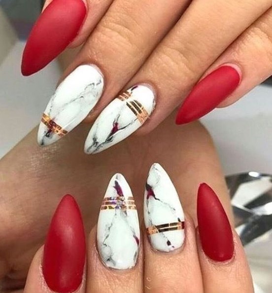 Красный матовый маникюр