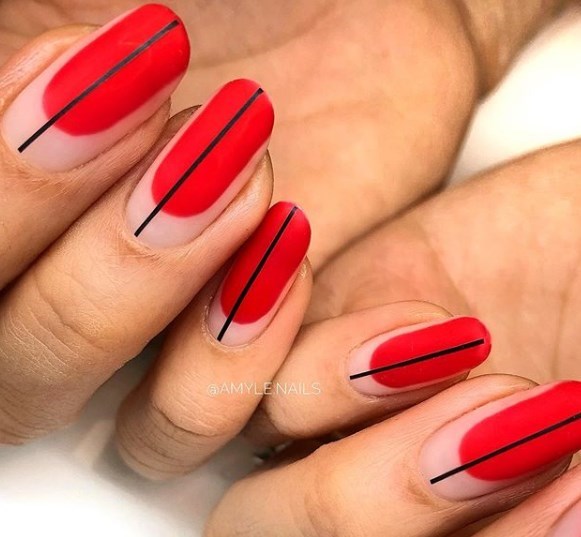 Красный матовый маникюр