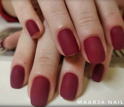 Красный матовый маникюр