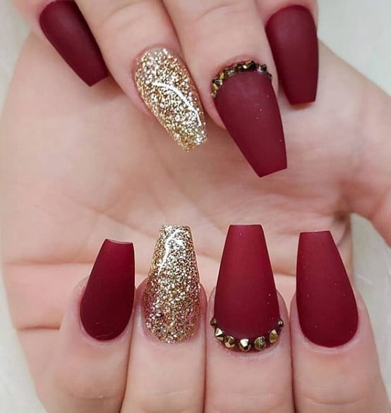 Красный матовый маникюр