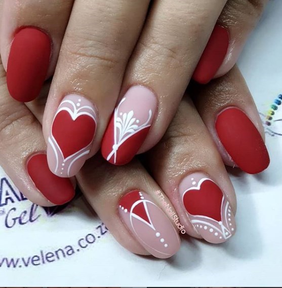 Красный матовый маникюр