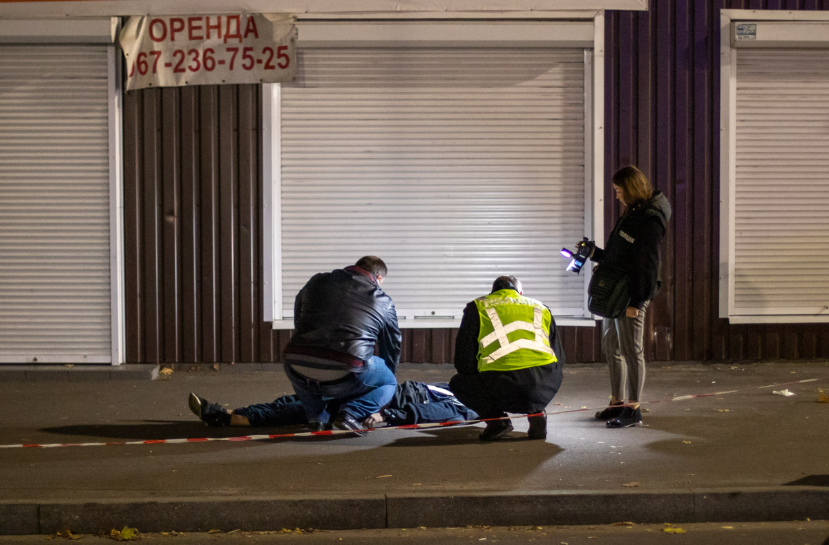 На улице Панельной в Киеве забили до смерти парня На улице Панельной в Киеве забили до смерти парня