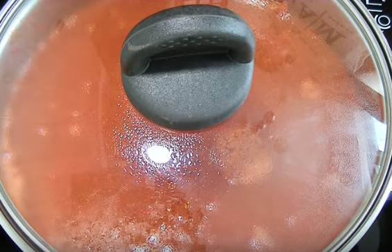 Солянка с копченостями быстро и просто готовится