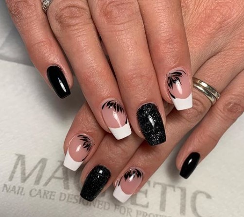 Модный черно-белый маникюр 