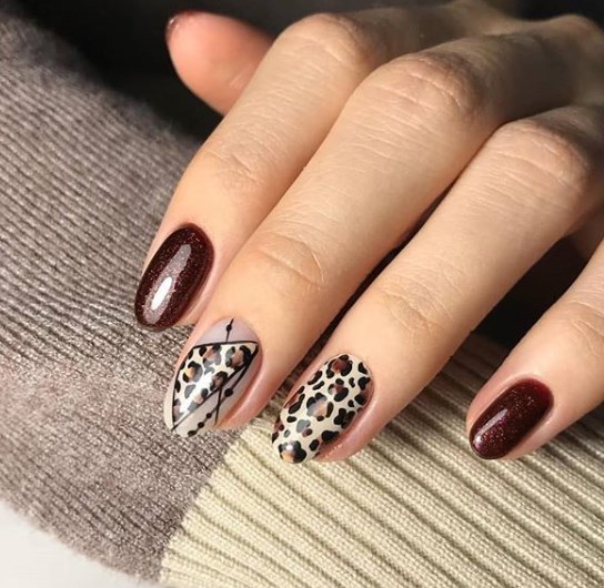 Модный коричневый маникюр