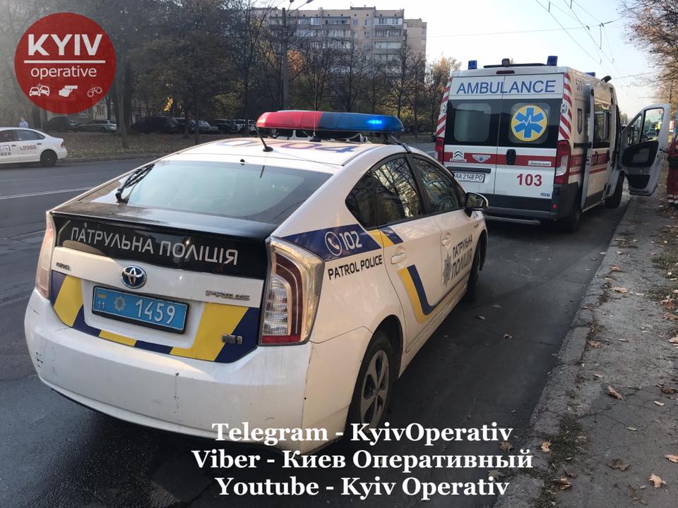 В Киеве троллейбус загорелся во время движения