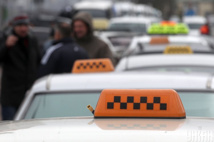 Помощник нардепа от Слуги нардепа предложил обложить таксистов налогами