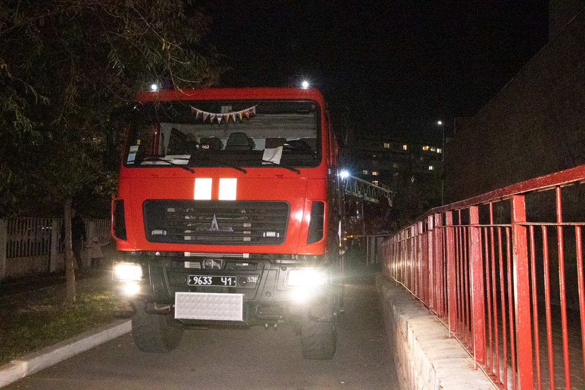 В Киеве в результате пожара в высотке повреждены три квартиры