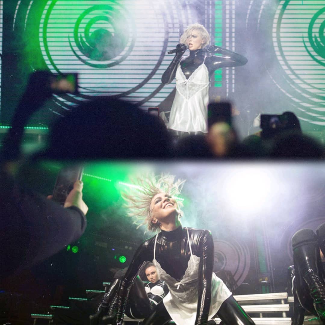 Maruv вкусно поцеловала танцовщицу