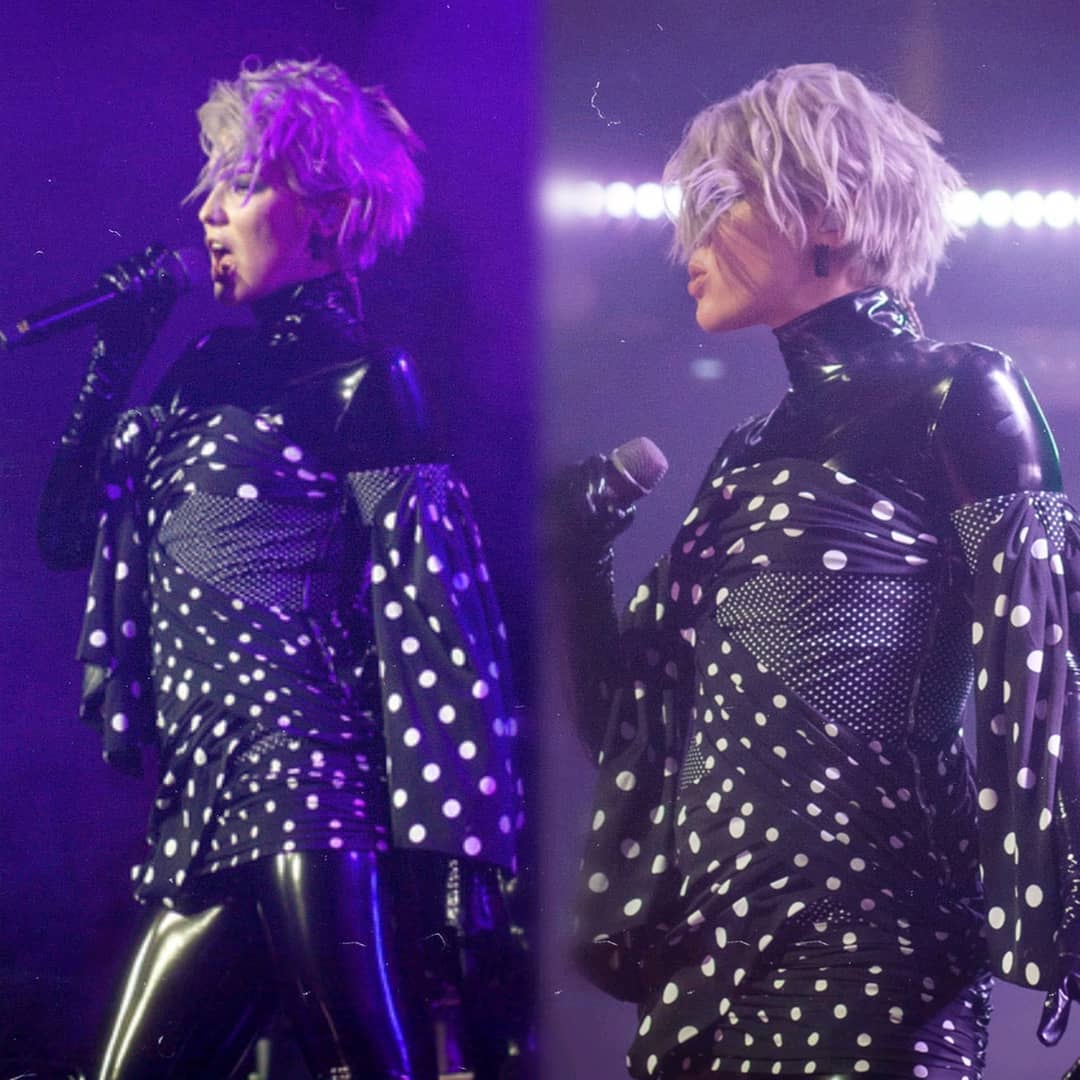 Maruv вкусно поцеловала танцовщицу