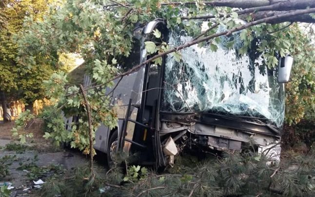 В Румынии автобус с украинцами слетел с трассы и перевернулся: есть пострадавшие