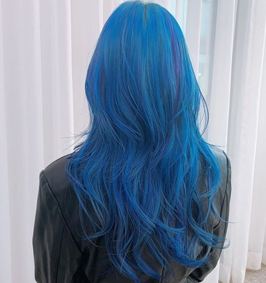 Модные синие волосы