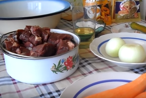 Плов по-узбекски готовится немного более часа