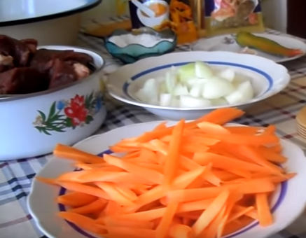 Плов по-узбекски готовится немного более часа