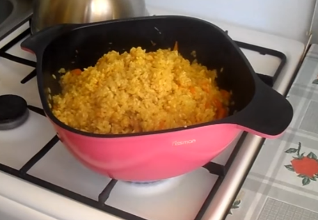 Плов по-узбекски готовится немного более часа