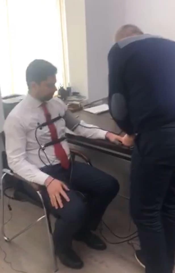 Первый пошел: "слуга народа" похвастал выполнением приказа Зеленского Первый пошел: "слуга народа" похвастал выполнением приказа Зеленского