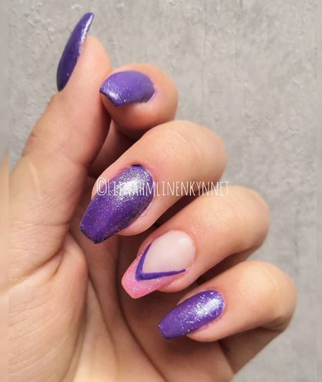 Модный фиолетовый маникюр