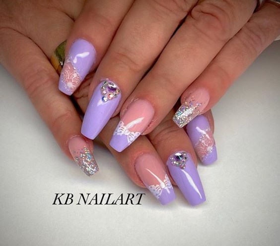 Модный фиолетовый маникюр