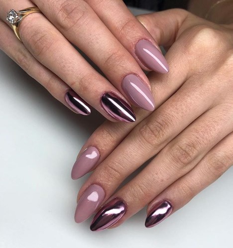 Модный фиолетовый маникюр