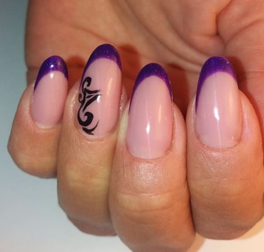 Модный фиолетовый маникюр