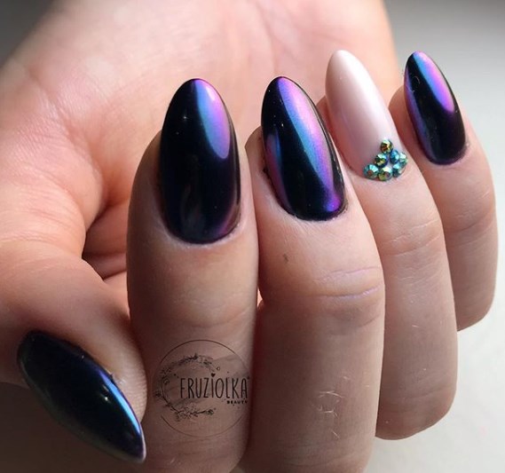 Модный фиолетовый маникюр