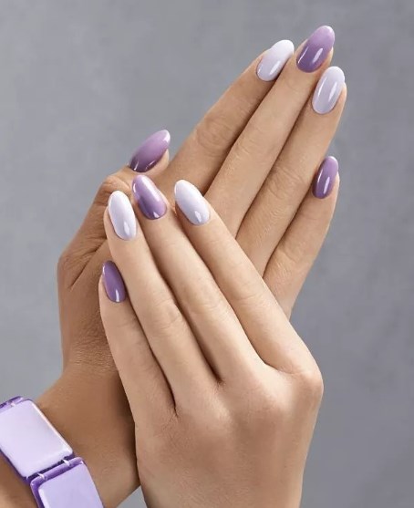 Модный фиолетовый маникюр
