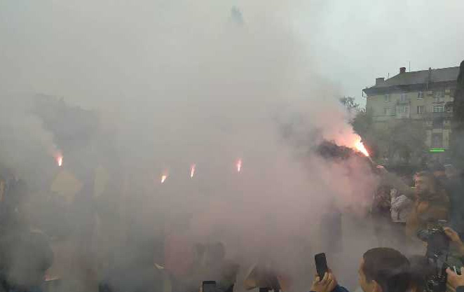 В Черкассах митингующие штурмовали облсовет