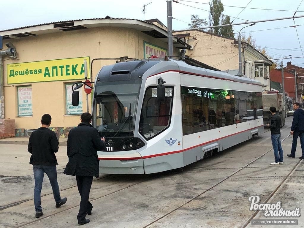 Трамвай ожидаемо сошел с путей