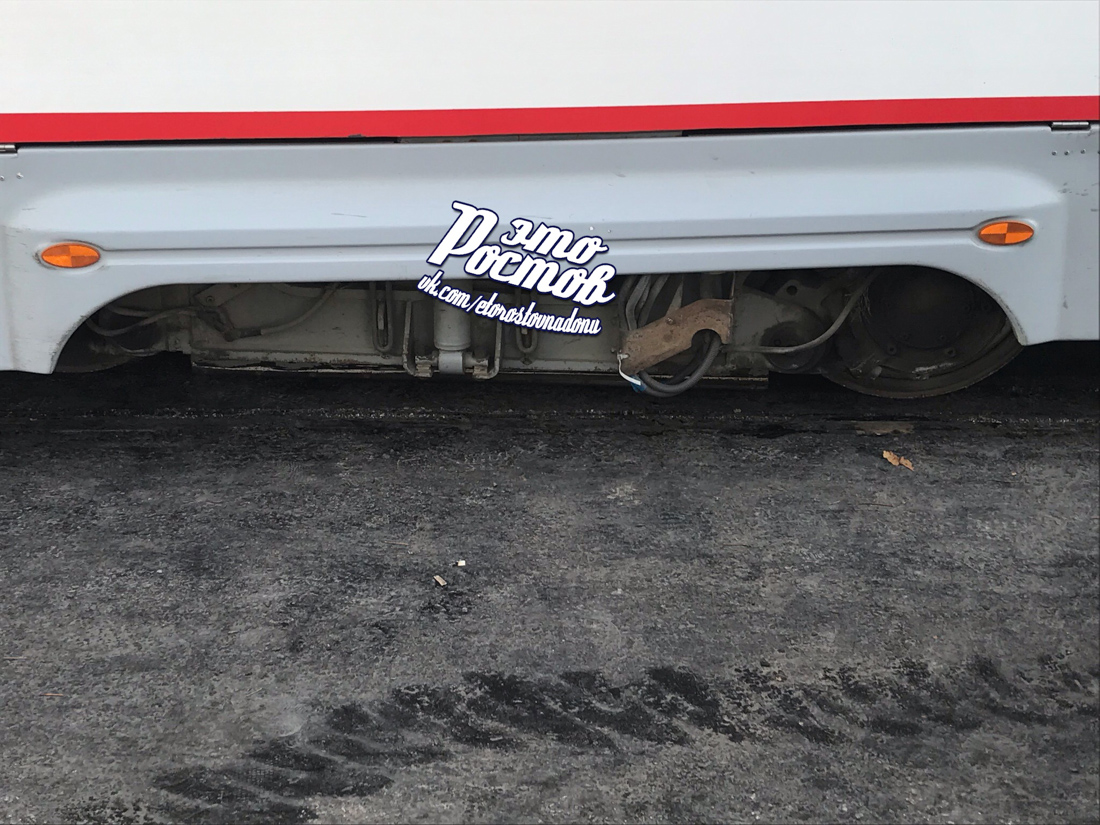 Трамвай ожидаемо сошел с путей