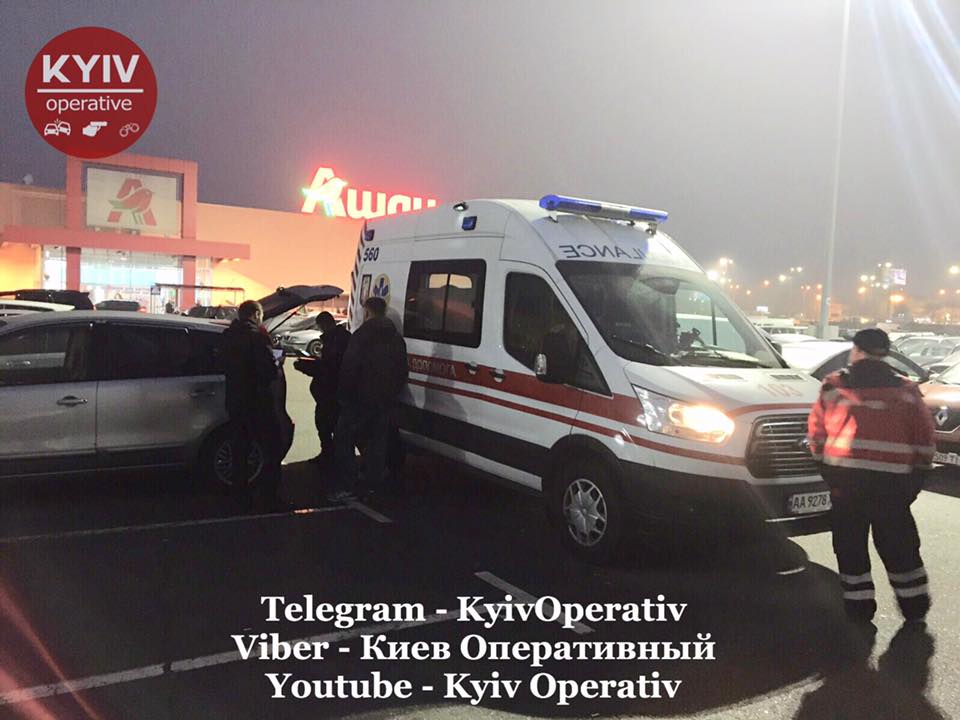 В Киеве женщина отравилась на глазах у мужа, узнали журналисты