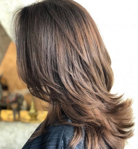 Модные женские стрижки на средние волосы