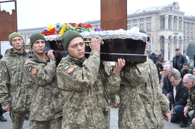 С Виктором Дегтяревым простились на Майдане