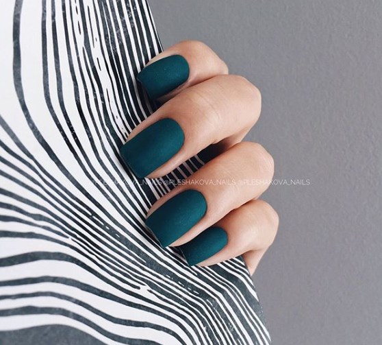 Модный изумрудный маникюр