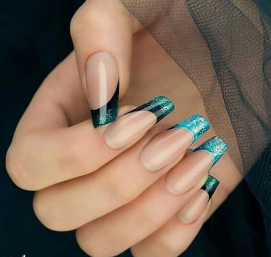 Модный изумрудный маникюр