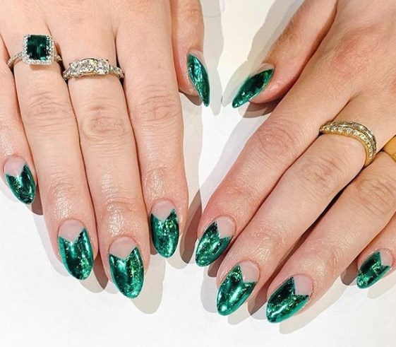 Модный изумрудный маникюр