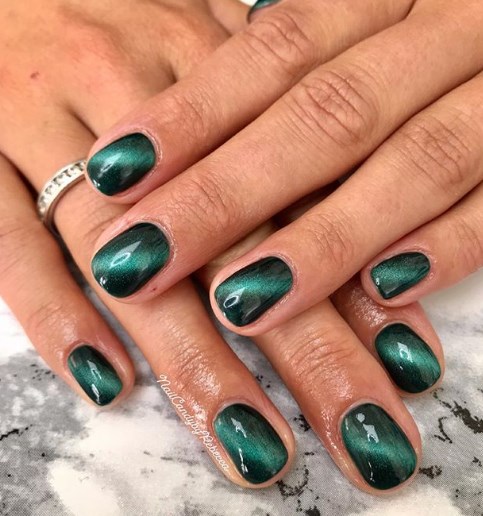 Модный изумрудный маникюр