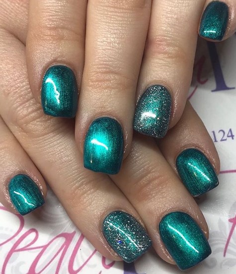 Модный изумрудный маникюр