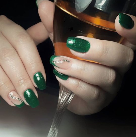 Модный изумрудный маникюр