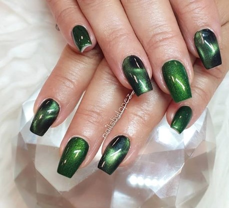 Модный изумрудный маникюр