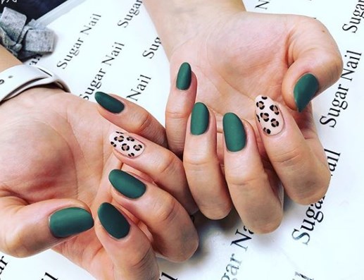 Модный изумрудный маникюр