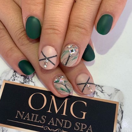 Модный изумрудный маникюр