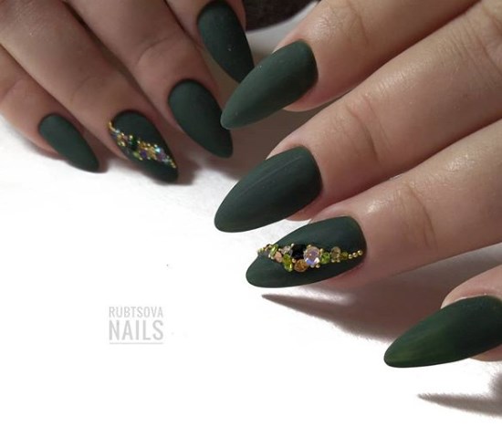 Модный изумрудный маникюр