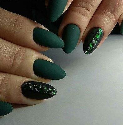 Модный изумрудный маникюр