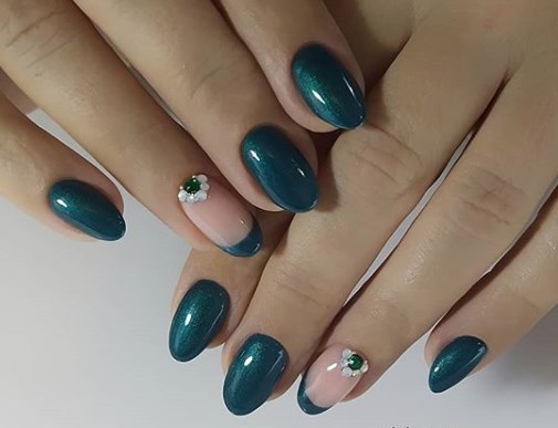 Модный изумрудный маникюр