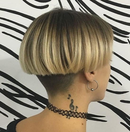 Стрижка каре на ножке Стрижка каре на ножке