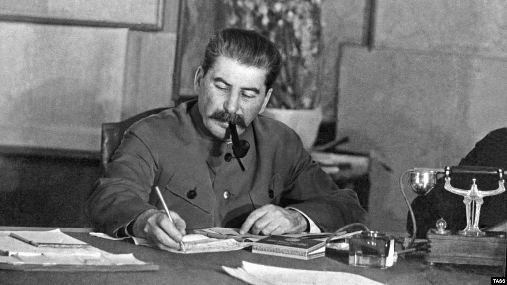 Историк рассказал, когда и зачем стоило повесить Сталина