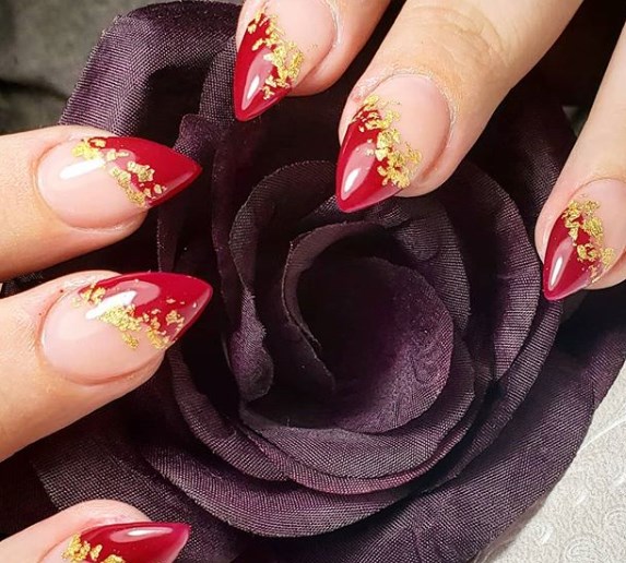 Модный золотой маникюр