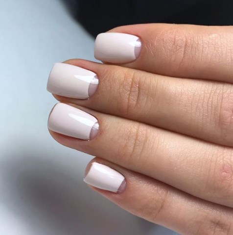 Модный лунный маникюр