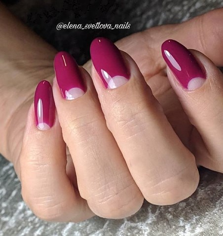 Модный лунный маникюр