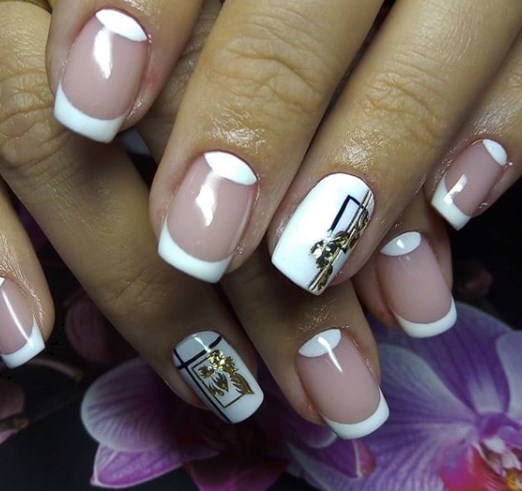 Модный лунный маникюр